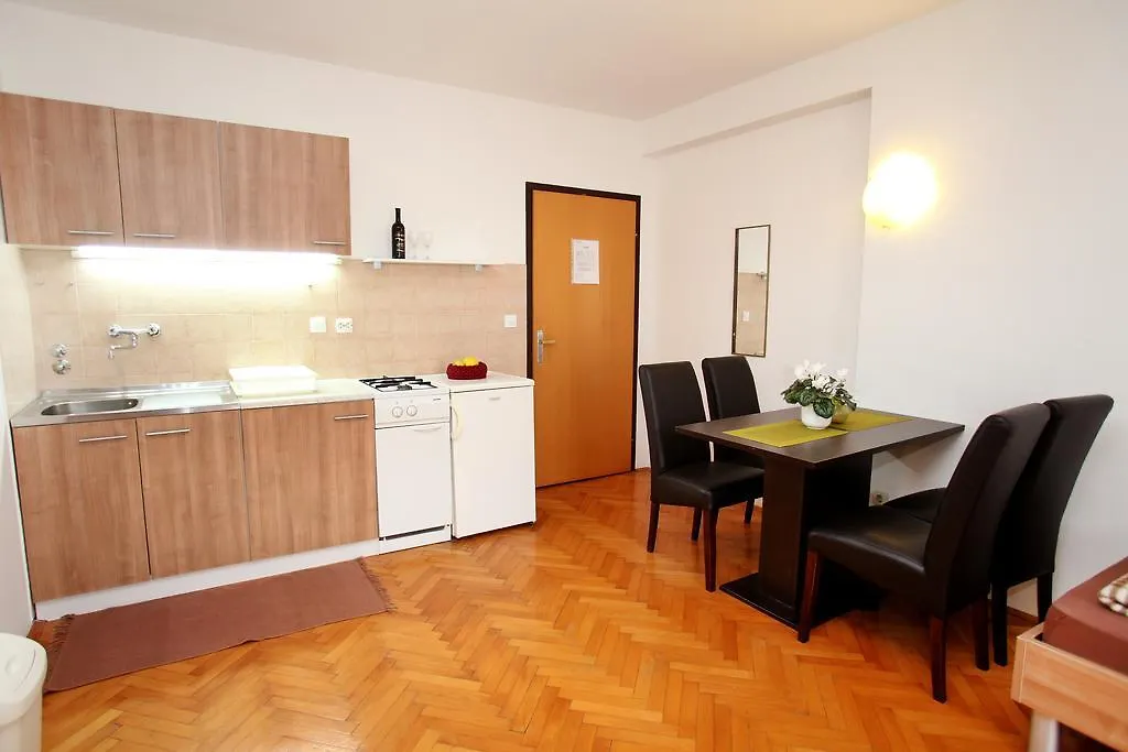 Apartments Victoria Trogir 0*,