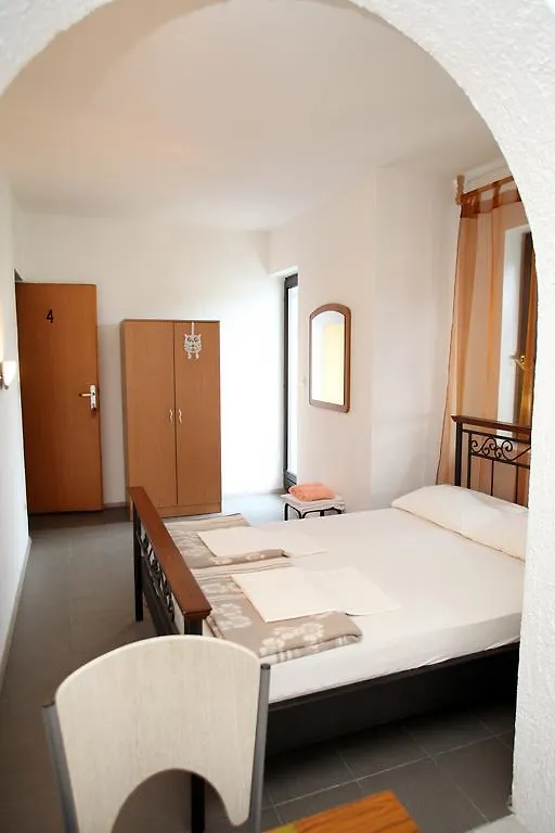Apartments Victoria Trogir 0*,