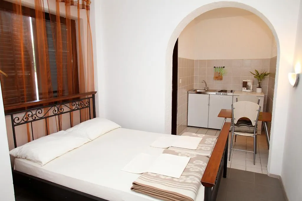 Apartments Victoria Trogir 0*,